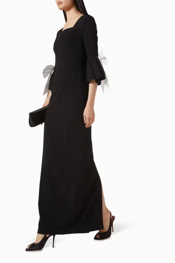 فستان سهرة بتفاصيل على الأساور كريب