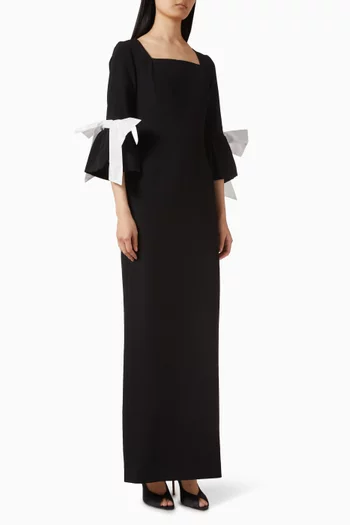 فستان سهرة بتفاصيل على الأساور كريب