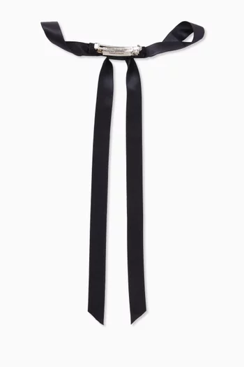 مشبك غريتا بتصميم عقدة حرير ستان