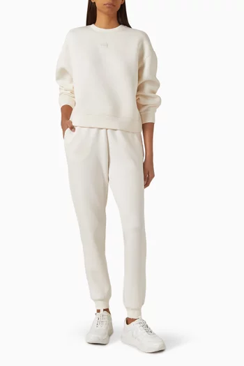 سويت شيرت بفتحة رقبة مستديرة وشعار الماركة