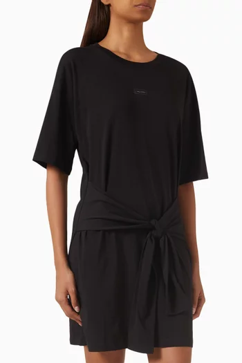 فستان قصير برباط على الخصر