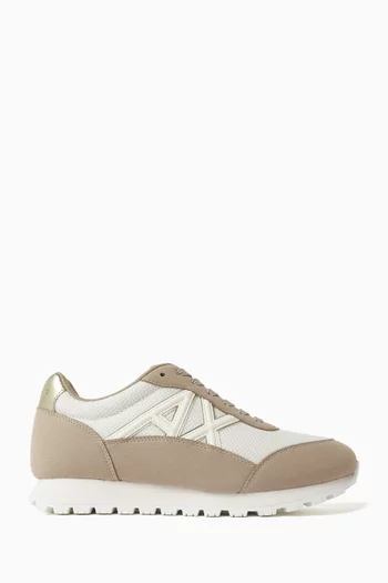 سنيكرز دروب بشعار الماركة على الجانب شمواه صناعي وقماش شبكي