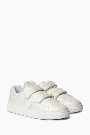 سنيكرز بشعار الماركة