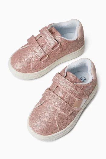 سنيكرز بشعار الماركة