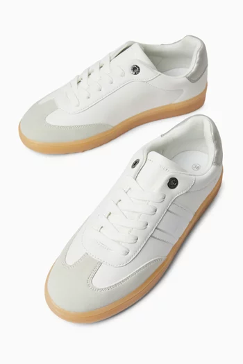 سنيكرز بشعار الماركة