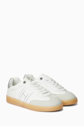 سنيكرز بشعار الماركة