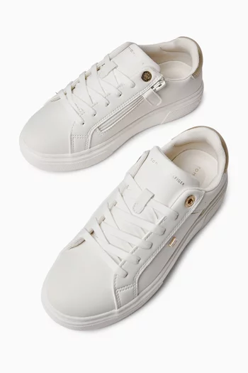 سنيكرز بشعار الماركة