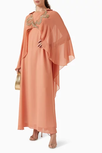 فستان طويل بكاب وتطريزات