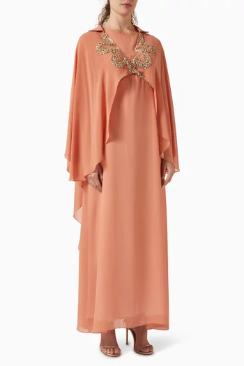 فستان طويل بكاب وتطريزات