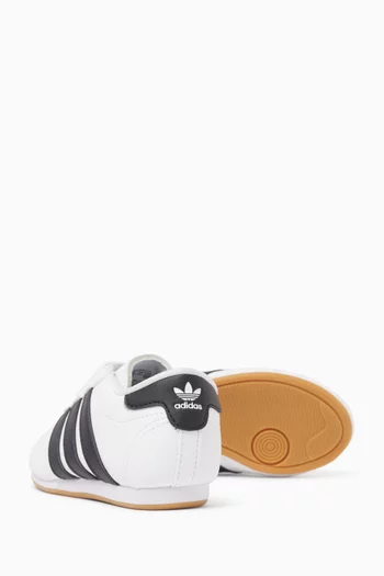 سنيكرز تايكوندو بأربطة