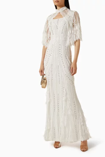 فستان سهرة بكاب بشرّابات مزينة بالريش