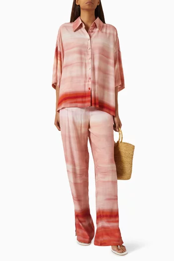 قميص بقصة فضفاضة ونقشة