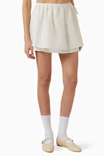 تنورة قصيرة بطبقات متعددة