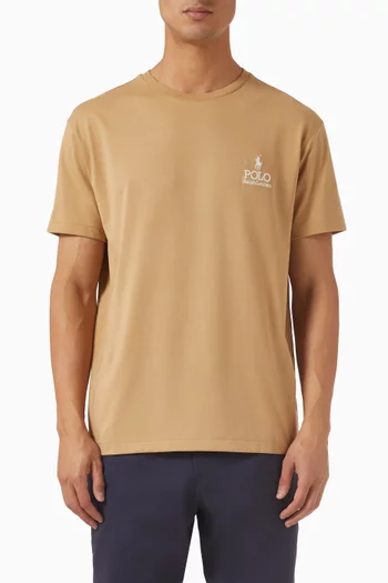 تي شيرت مزين بشعار الماركة قطن