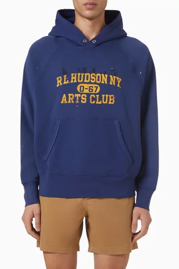 كنزة بغطاء للرأس بطبعة