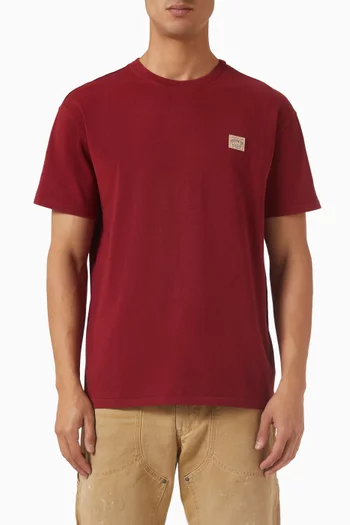 تي شيرت برقعة بشعار الماركة قطن