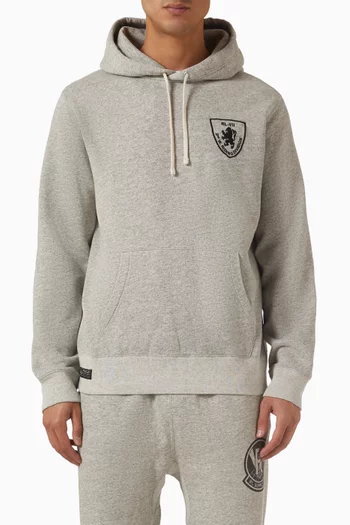 كنزة بغطاء رأس وطبعة