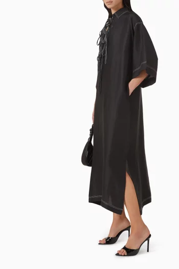 فستان بأربطة