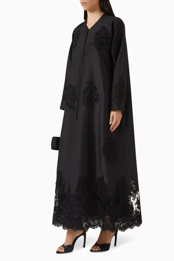 عباية بأجزاء دانتيل ومطرزة بالخرز