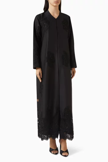 عباية بأجزاء دانتيل ومطرزة بالخرز