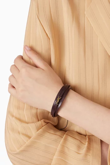 سوار بعدة طبقات وشعار كاسندر جلد