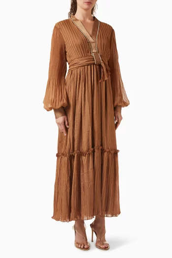 فستان بطبقات متعددة وحزام