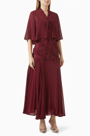 فستان متوسط الطول بكاب قابل للإزالة وتطريزات زهور