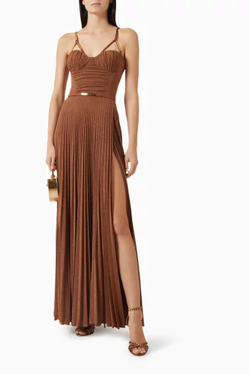 فستان سهرة بصدرية وطيّات جيرسيه لامع