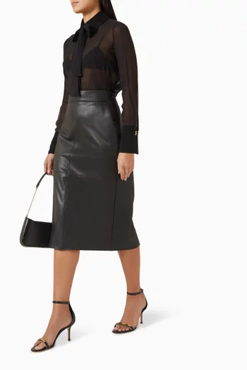 بلوزة برباط قماشي عند الرقبة جورجيت وكريب