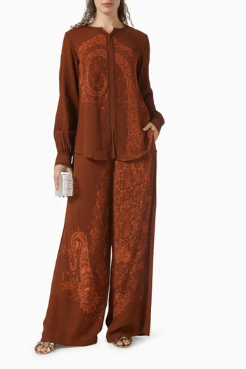 طقم متناسق مزين بنقشة