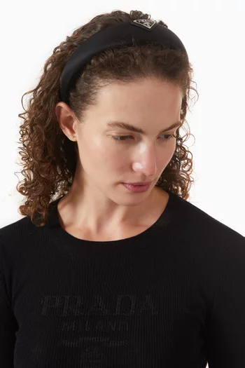 طوق رأس بحلية مثلثة بشعار الماركة نايلون معاد تدويره