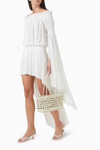 بودي سوت بأكتاف مكشوفة وأكمام غير متماثلة