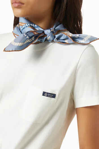 وشاح بطبعة حرير تويل