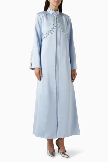 طقم عباية وفستان مزين بتطريزات بالكريستال