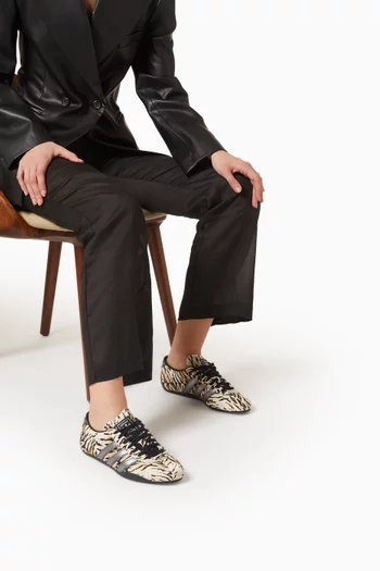 سنيكرز طوكيو أسفل الكاحل