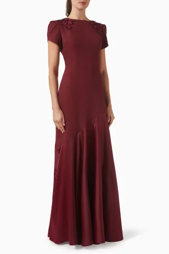 فستان مزين بورود بارزة