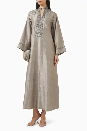 قفطان مطرز بالخرز