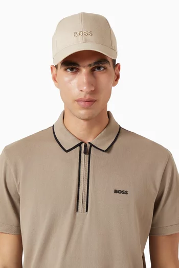 كاب مطرز بشعار الماركة كتان