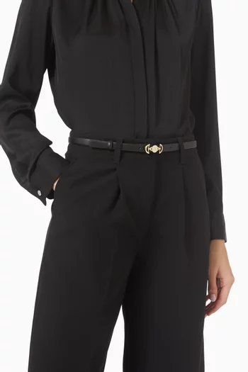 حزام بإبزيم بشعار الماركة جلد