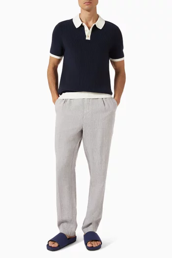 بنطال بطيات وقصة تضيق باتجاه الحافة كتان