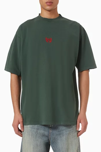 تي شيرت كلاسيكي بغصني أوراق الغار وقصة فضفاضة قليلاً جيرسيه سريع الجفاف