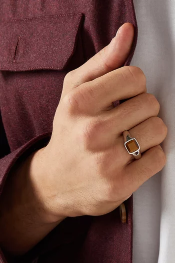 خاتم كلاسيكي مرصع بحجر عين النمر بتصميم مربع بحواف مستديرة فضة إسترلينية