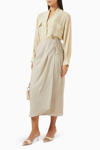 تنورة متوسطة الطول بدرابيه