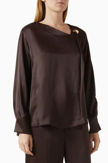 بلوزة بحلية معدنية ستان