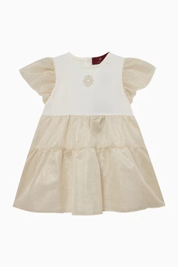 فستان بشعار الماركة