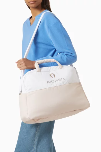 حقيبة مستلزمات أطفال بشعار الماركة