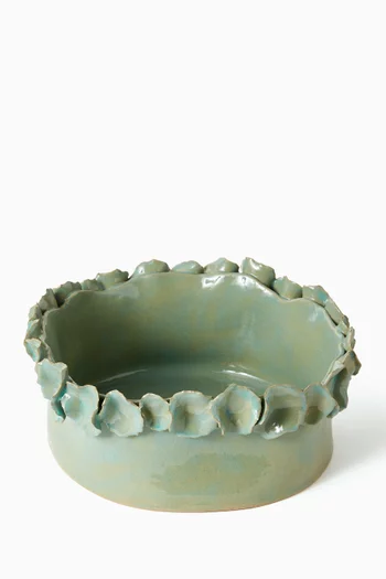 طبق صغير مزين ببتلات زهور خزف