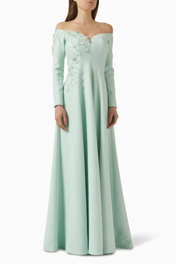 فستان مقسم لأجزاء بأكتاف مكشوفة