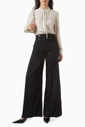 بلوزة برباط وكشكش