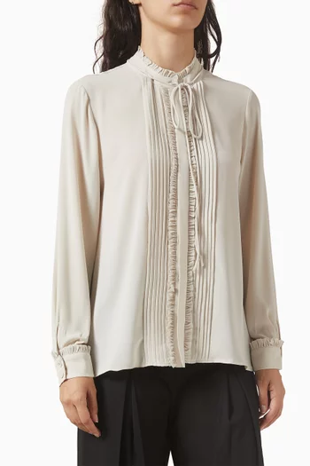 بلوزة برباط وكشكش